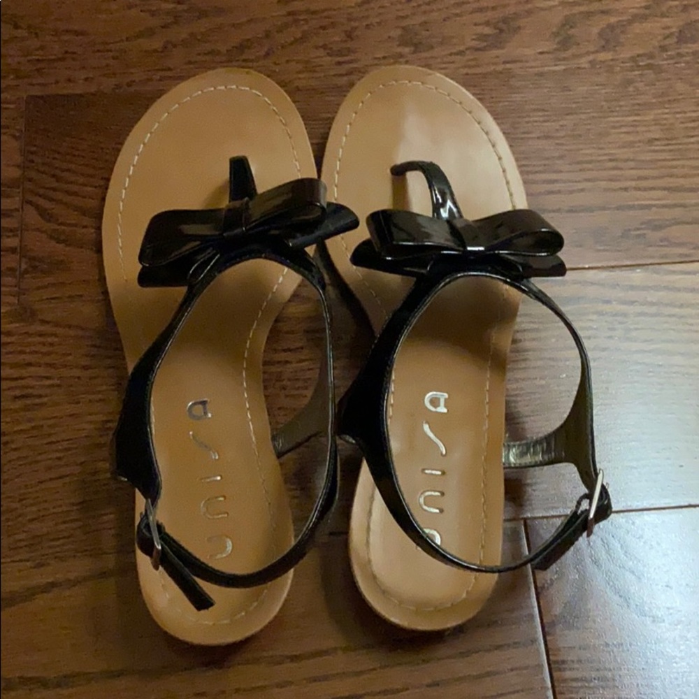 Black bow sandals